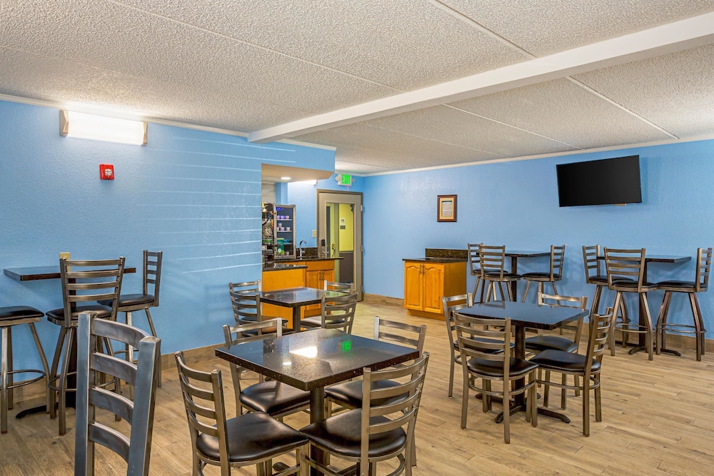 quality inn and suites near six flags east