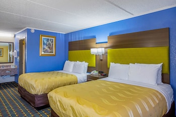 quality inn and suites near six flags east