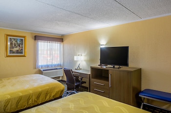 quality inn and suites near six flags east