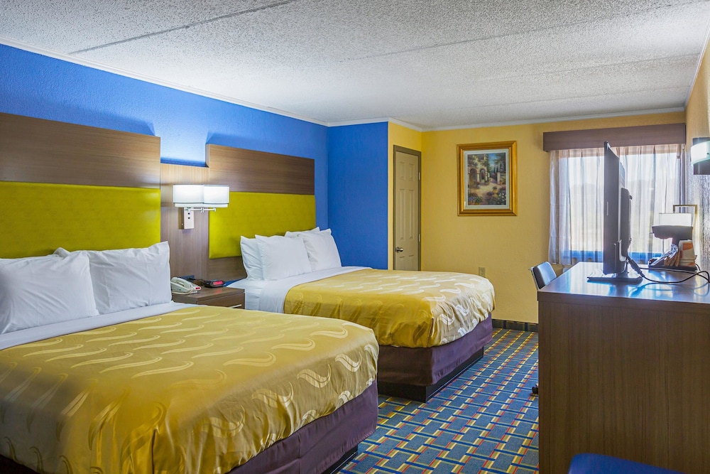 quality inn and suites near six flags east