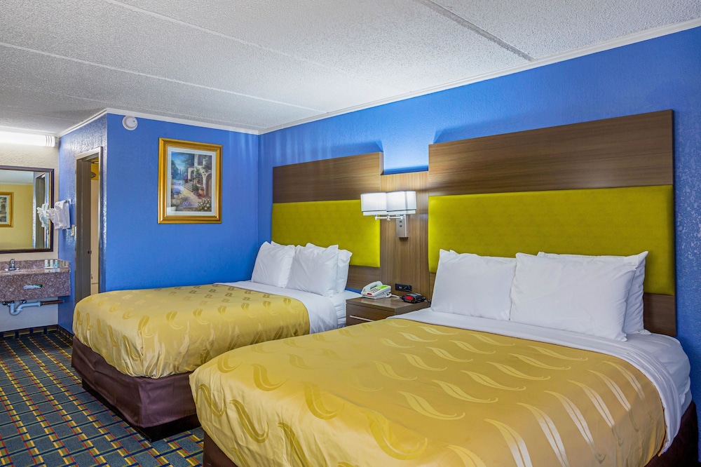 quality inn and suites near six flags east