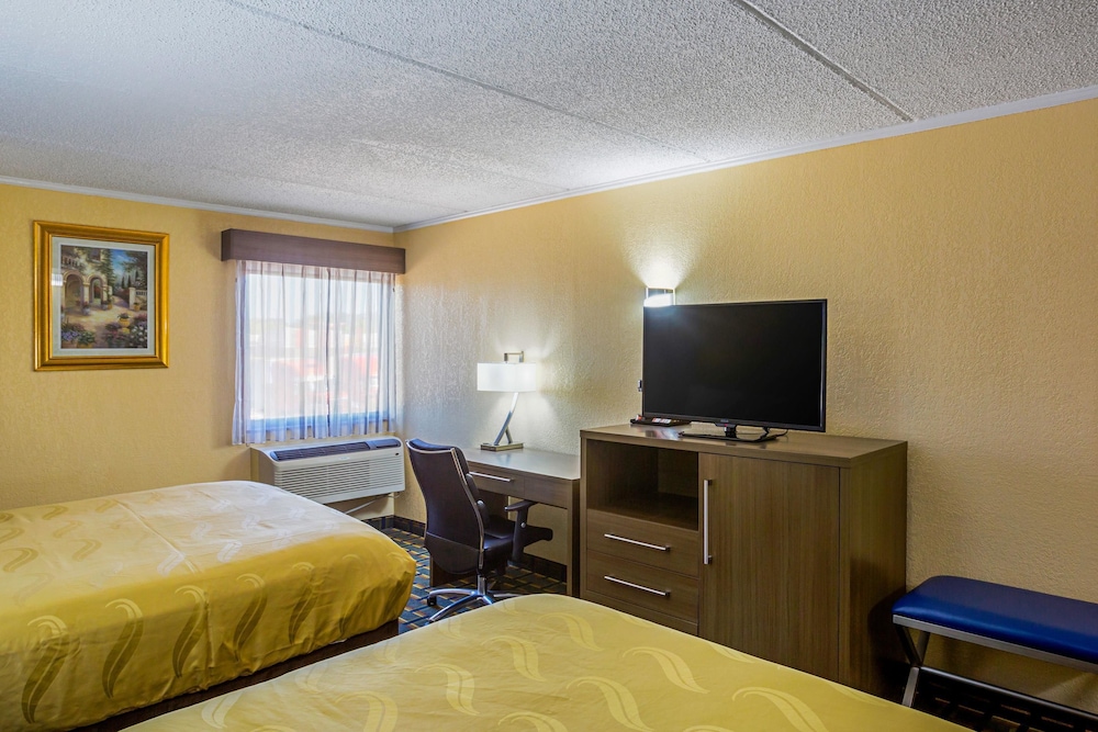 quality inn and suites near six flags east
