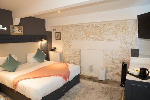 henrietta house a member of radisson individuals