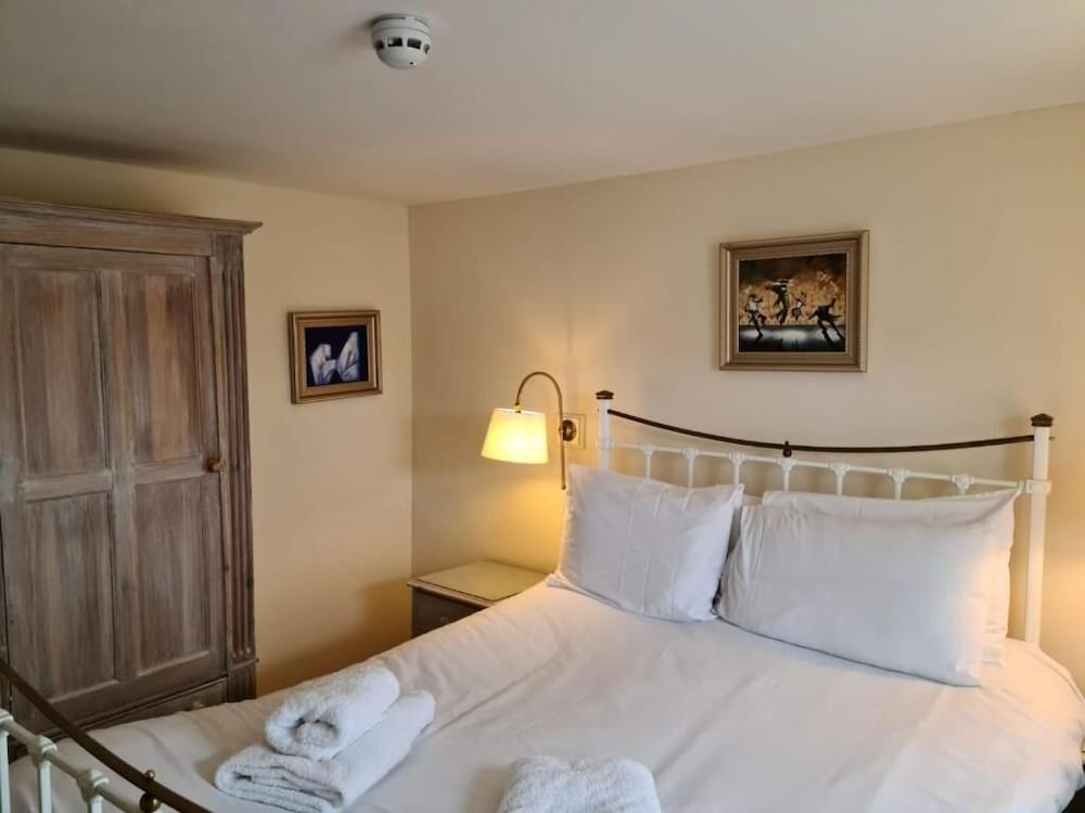 henrietta house a member of radisson individuals