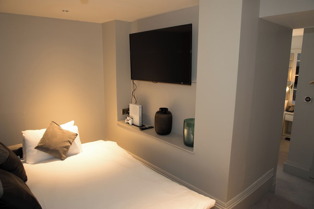 henrietta house a member of radisson individuals