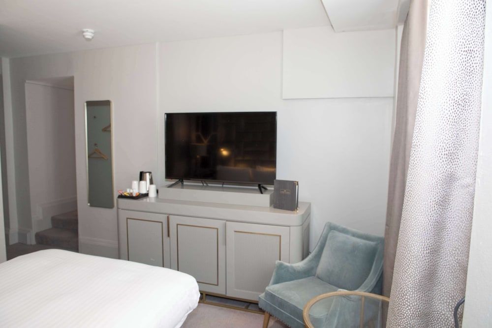 henrietta house a member of radisson individuals