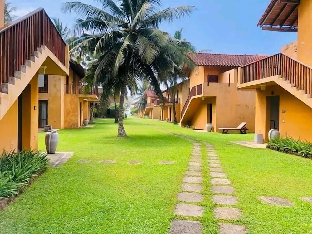 muthumuni ayurveda beach resort