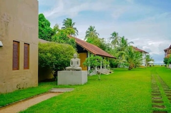 muthumuni ayurveda beach resort