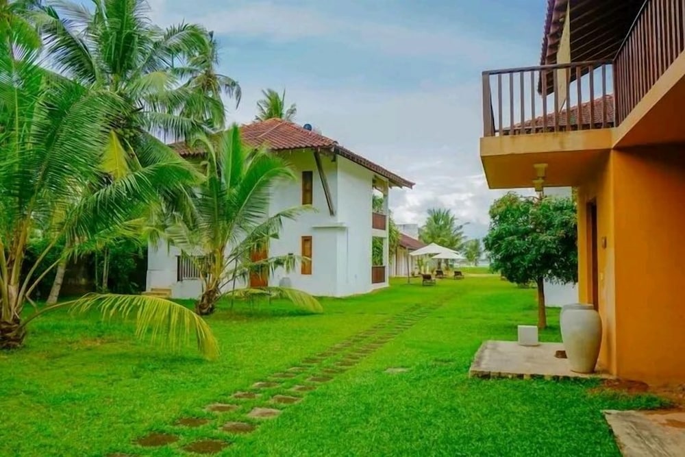 muthumuni ayurveda beach resort