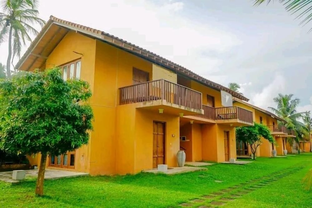 muthumuni ayurveda beach resort