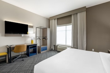 comfort inn and suites hampton near coliseum