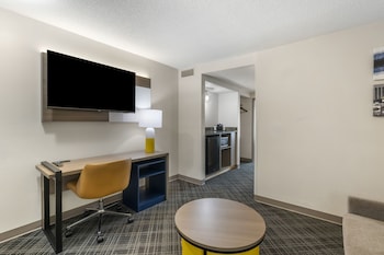 comfort inn and suites hampton near coliseum