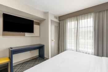 comfort inn and suites hampton near coliseum