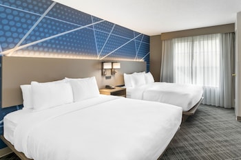 comfort inn and suites hampton near coliseum