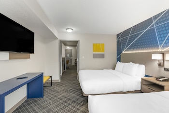 comfort inn and suites hampton near coliseum