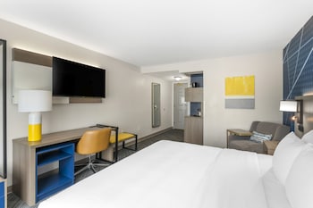 comfort inn and suites hampton near coliseum