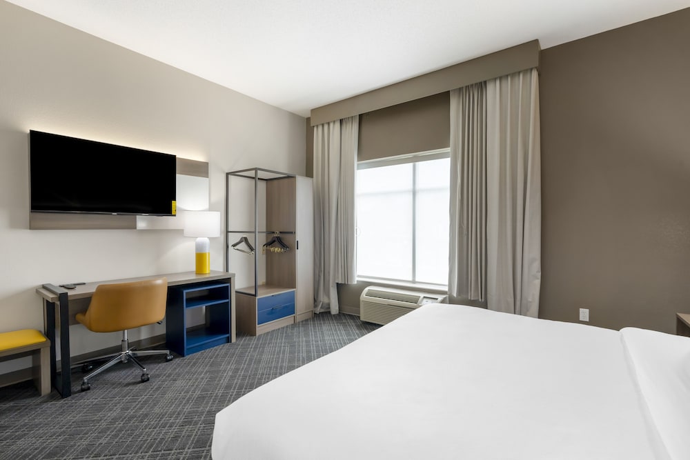 comfort inn and suites hampton near coliseum
