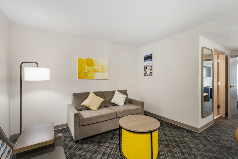 comfort inn and suites hampton near coliseum