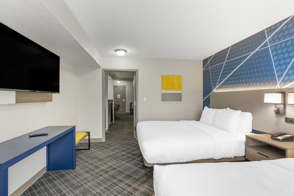 comfort inn and suites hampton near coliseum