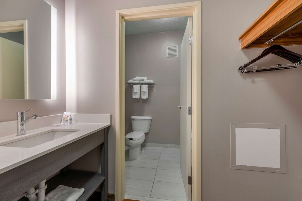 comfort inn and suites