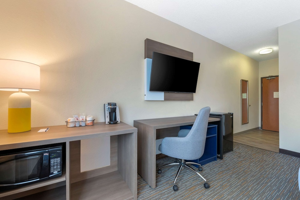 comfort inn and suites