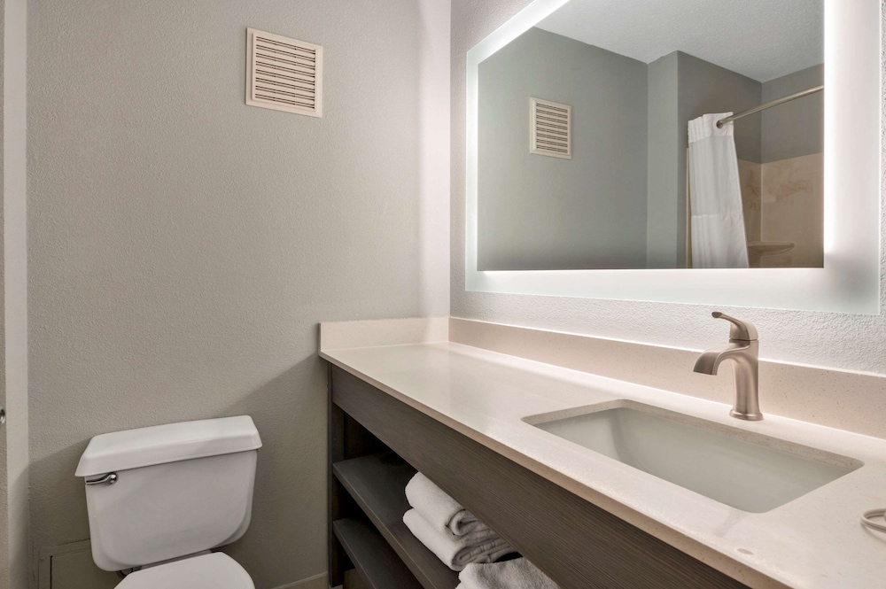 comfort inn and suites