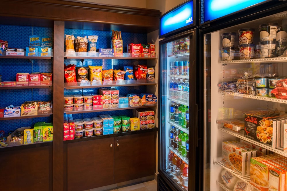 hampton inn and suites national harbor alexandria area