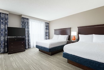 hampton inn and suites national harbor alexandria area
