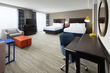 hampton inn and suites national harbor alexandria area