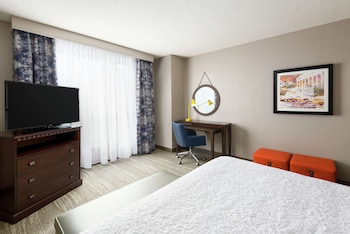 hampton inn and suites national harbor alexandria area