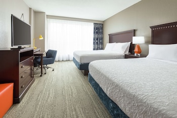 hampton inn and suites national harbor alexandria area