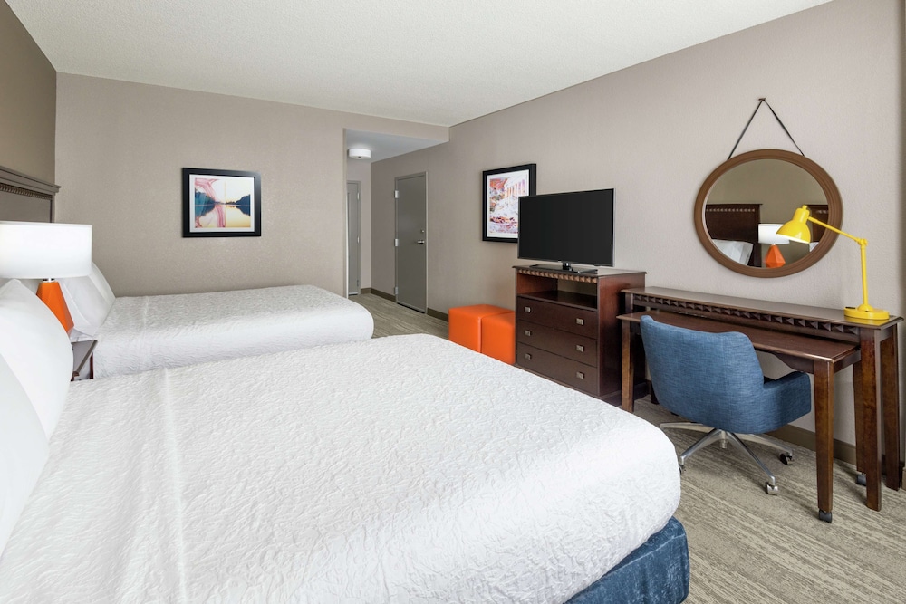 hampton inn and suites national harbor alexandria area