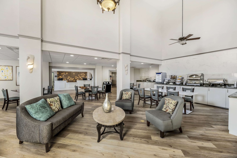 comfort inn and suites