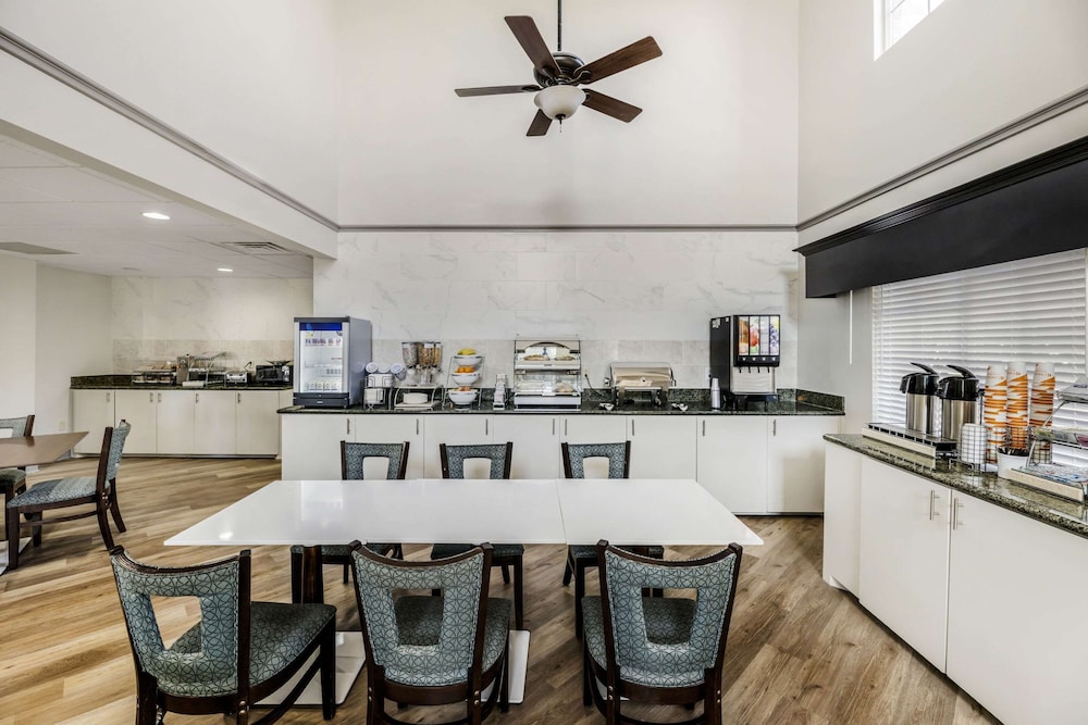 comfort inn and suites