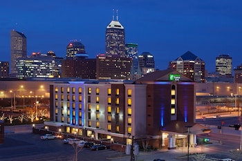 holiday inn express and suites indianapolis downtown convention center area