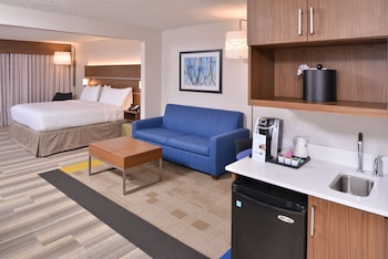 holiday inn express and suites indianapolis downtown convention center area