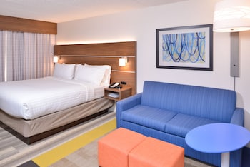 holiday inn express and suites indianapolis downtown convention center area