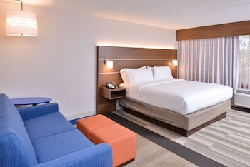 holiday inn express and suites indianapolis downtown convention center area