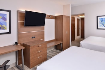 holiday inn express and suites indianapolis downtown convention center area