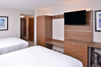 holiday inn express and suites indianapolis downtown convention center area