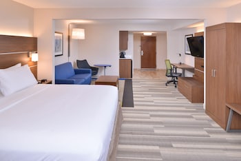 holiday inn express and suites indianapolis downtown convention center area