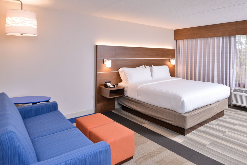 holiday inn express and suites indianapolis downtown convention center area