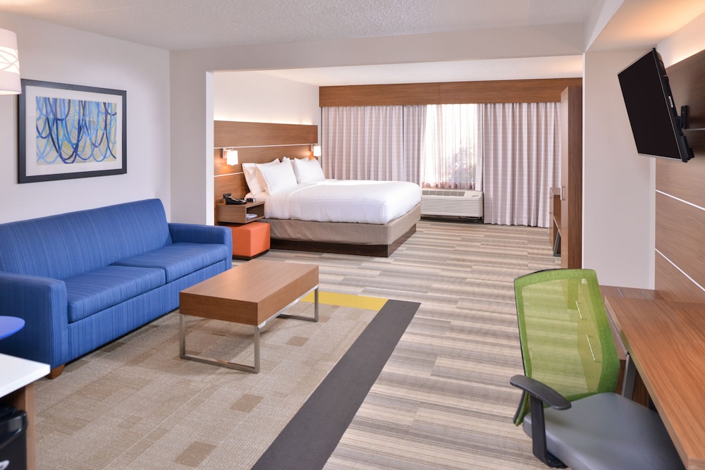 holiday inn express and suites indianapolis downtown convention center area