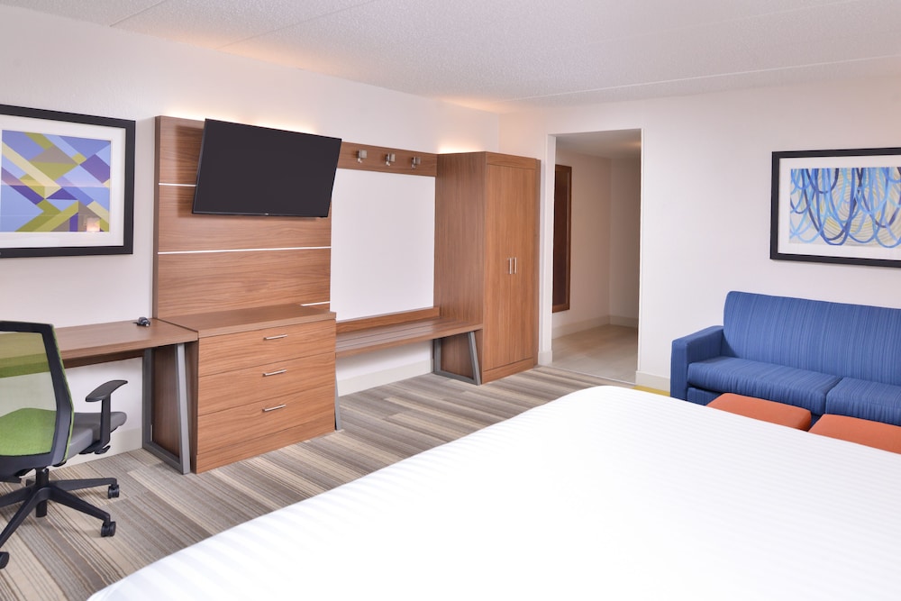 holiday inn express and suites indianapolis downtown convention center area