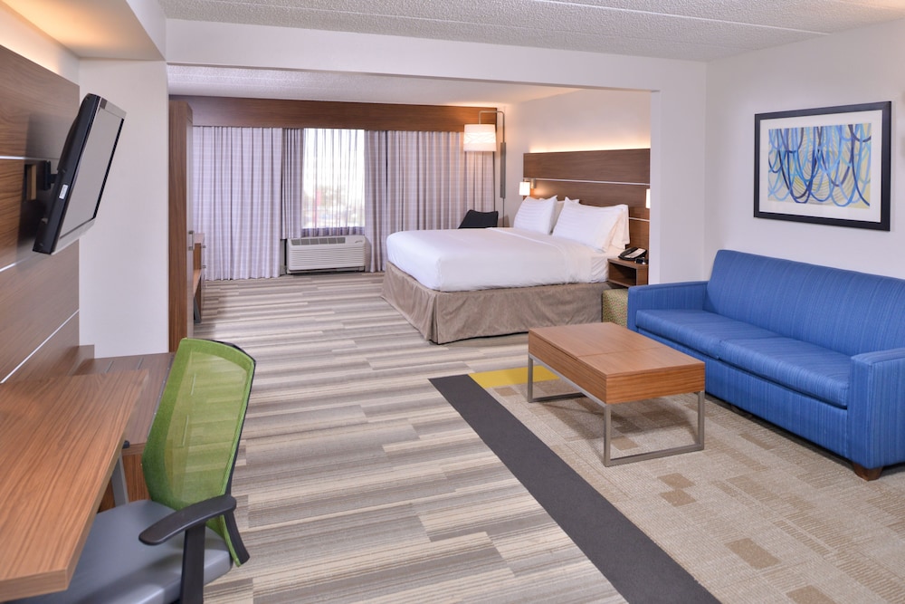 holiday inn express and suites indianapolis downtown convention center area
