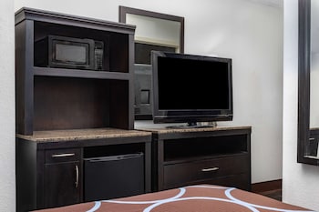 super 8 by wyndham pensacola