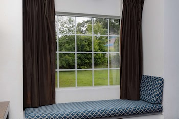 super 8 by wyndham pensacola