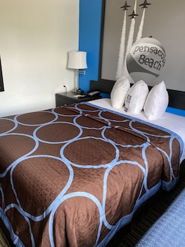 super 8 by wyndham pensacola