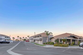 quality inn kettleman city near hwy 41