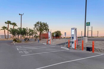 quality inn kettleman city near hwy 41